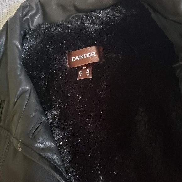 Danier ladies button down leather jacket sml - Picture 3 of 3